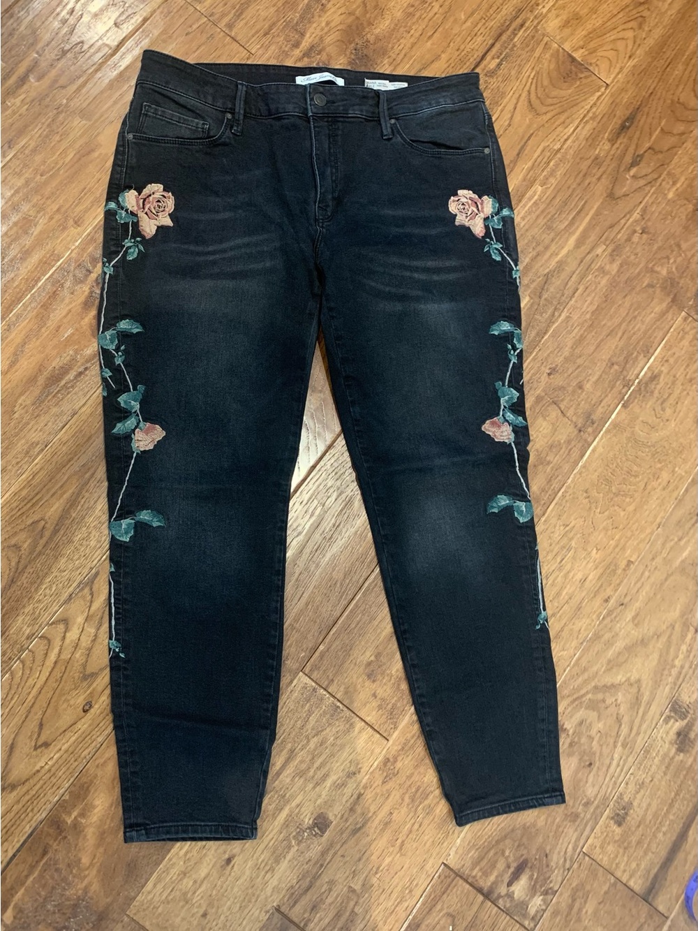 Black Skinny Jeans with Rose Embroidery